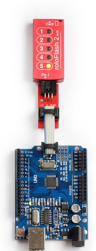 roloFlash 2 AVR über Adapter an einem Arduino-Board angesteckt